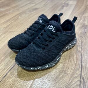 APL TechLoom Phantom Women’s Size 6